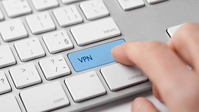 "Clavier d'ordinateur avec un logo VPN sur une touche"